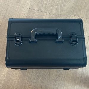 Make Up Artist Traveler